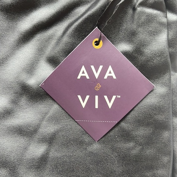 FAUX Leather Leggings - Picture 3 of 8